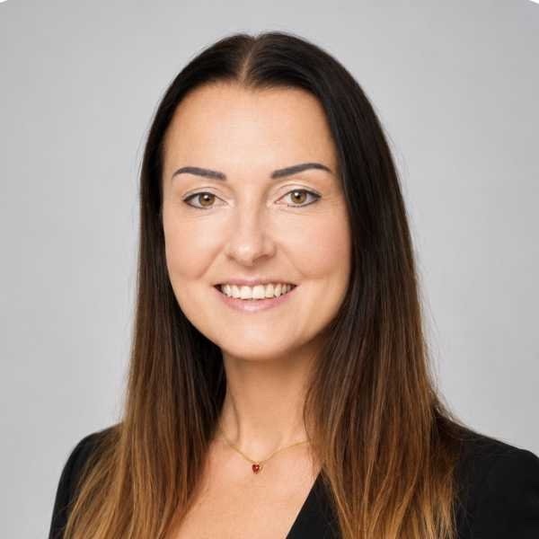 Porträt von Elisabeth Puaschitz, Ansprechpartnerin bei Puaschitz Immobilien